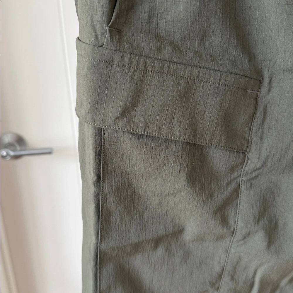 Lululemon ripstop cargo - size 30